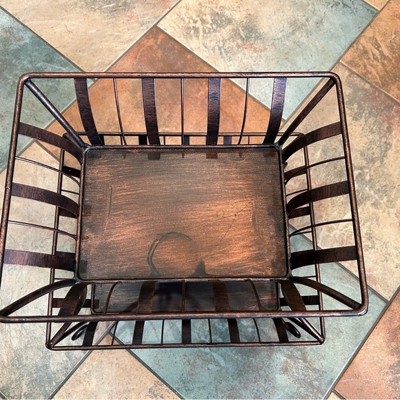 2-tier metal fruit basket - Picture 4 of 5